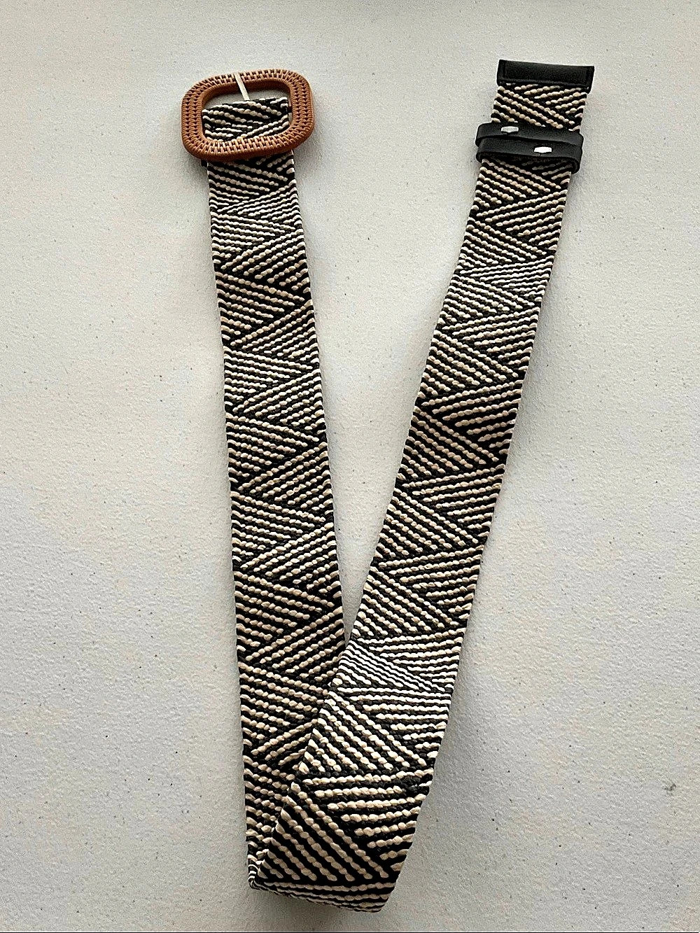 🌺$5.00 must bundle 🌺Woven Belt in Black & Brown